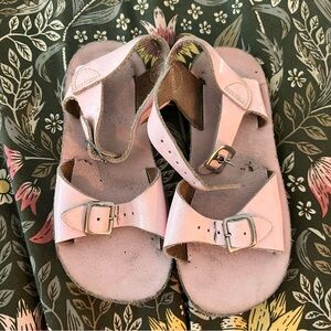 Pink patent leather Sun Sandals